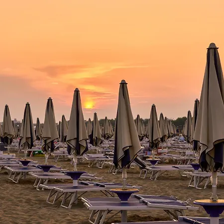 Relax With Your Family By The Pool - Beahost Bibione
